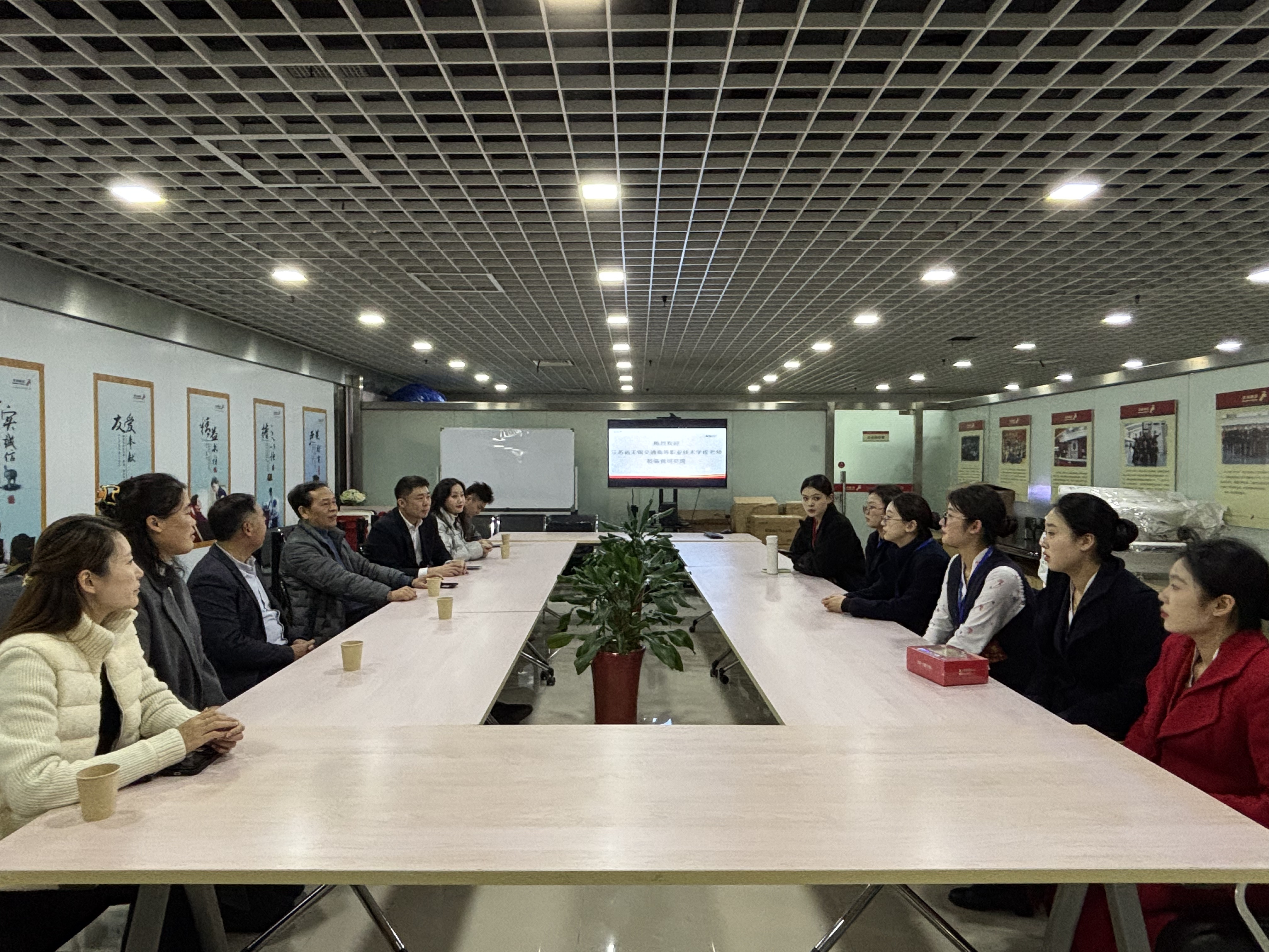 学校开展寒假走访慰问顶岗实习学生